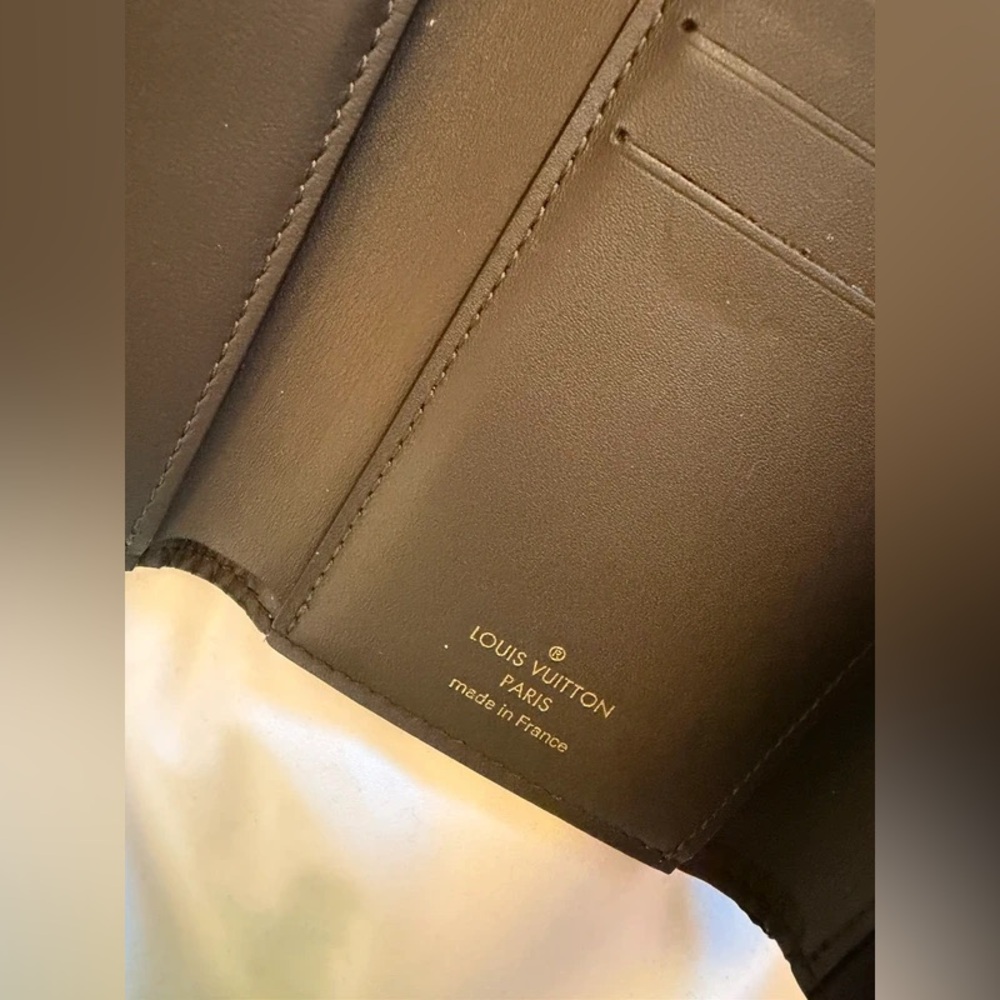 Louis Vuitton Capucines Compact Wallet - Picture 5 of 8